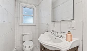 230 Geary Dr, Middletown, NJ 07748