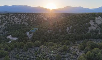 2 Sandia Canyon Rd, Arroyo Hondo, NM 87513