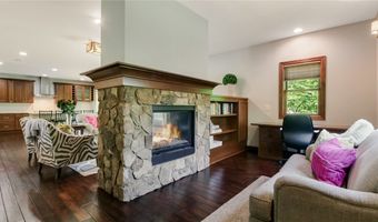 904 Timber View Dr, Altoona, WI 54720