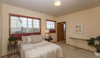 967 Golden Aspen Pl, Ashland, OR 97520