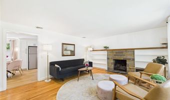 65 Bayberry Ln, East Greenwich, RI 02818