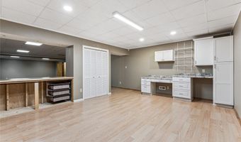 1124 12th Ave SE, Altoona, IA 50009