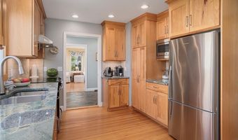 3 Harold St, Newport, RI 02840