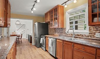 10 Crest Rd, Danbury, CT 06811