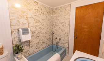 18 Julian St, Sebago, ME 04029