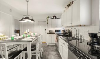33 Marsh St 1, Newport, RI 02840