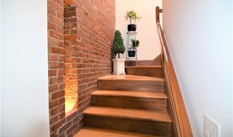 61 Ledge Rd J, Newport, RI 02840