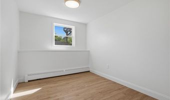 25 Stoneham St, Cranston, RI 02920