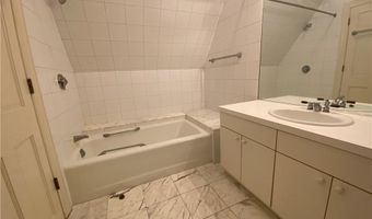 61 Ledge Rd J, Newport, RI 02840