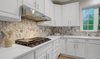 3905 COOK St, Alexandria, VA 22311