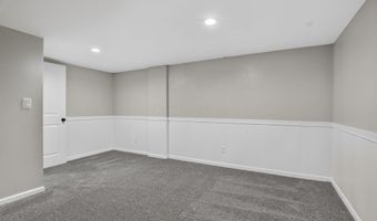 2425 Dunsworth Dr, Columbus, OH 43235