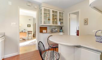 2700 N DINWIDDIE St N, Arlington, VA 22207
