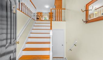 82 Hope Rd, Cranston, RI 02921