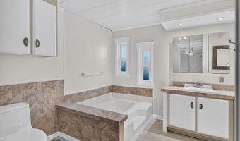 21986 LAUREL Ave, Aurora, OR 97002
