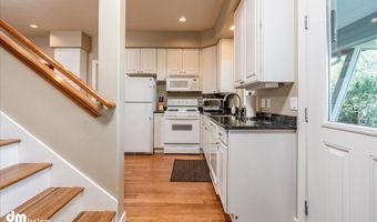 16440 Chasewood Ln, Anchorage, AK 99516