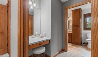 3901 N MILLWOOD Dr, Appleton, WI 54913