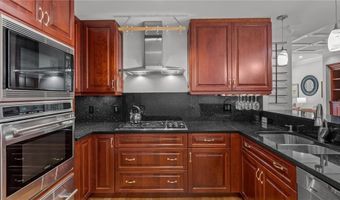 341 Thames St 103, Bristol, RI 02809
