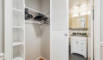 118 MONROE St #211, Rockville, MD 20850