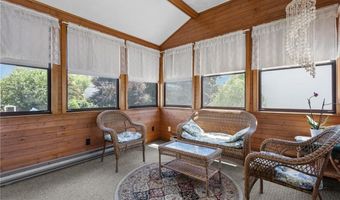 2 Dogwood Dr, Cranston, RI 02921