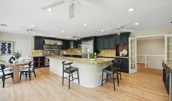 8121 BRIAR CREEK Dr, Annandale, VA 22003