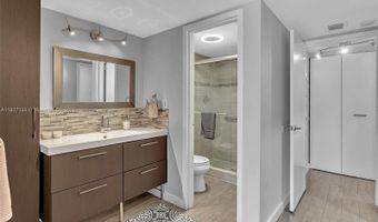 3375 N Country Club Dr 208, Aventura, FL 33180