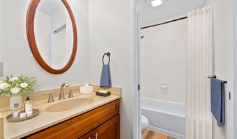355 Aoloa St Q102, Kailua, HI 96734
