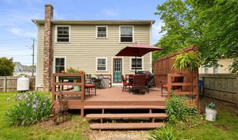 8 Maple Ave, Clinton, CT 06413