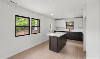 3801 Woodleaf Rd, Charlotte, NC 28205