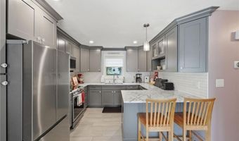 21 Portland St, Lincoln, RI 02838