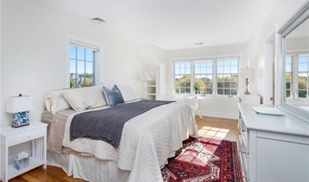 591 Ocean Ave, Newport, RI 02840