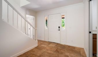 2318 S Hampton Cir, Santa Rosa, CA 95401