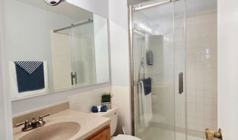 1217 S Old Wilke Rd 201, Arlington Heights, IL 60005