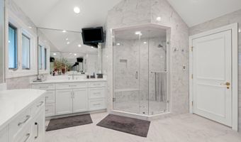 284 Park Ave, Oakhurst, NJ 07755