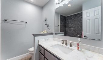 2 Walter Dr, Bella Vista, AR 72714