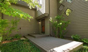 555 Glendale Cir, Ann Arbor, MI 48103