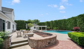 40 Alpine Estates Dr, Cranston, RI 02921