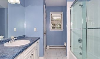 6 Margo Ct, Airmont, NY 10901