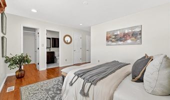 701 Kehrs Mill Rd, Ballwin, MO 63011