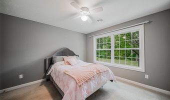 985 W Martin Ave, Amherst, OH 44001