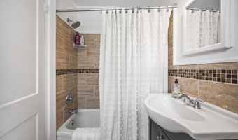 306 Deal Lake Dr 40, Asbury Park, NJ 07712