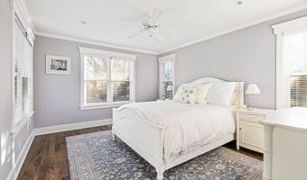 55 Seabreeze Ln, Amagansett, NY 11930
