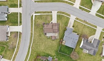 302 Willard Dr, Auburn, IN 46706