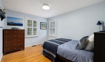 212 Orchard Woods Dr, North Kingstown, RI 02874
