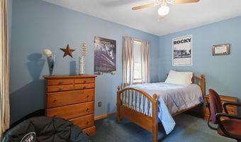 10 Sabin Dr, Airmont, NY 10901