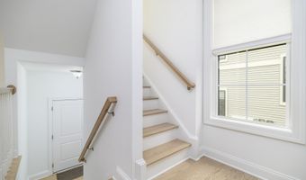 15 E Cross Trl 15, Danbury, CT 06810