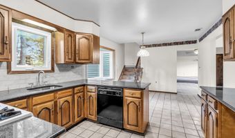 11 Phillips Mills Dr, Middletown, NJ 07748