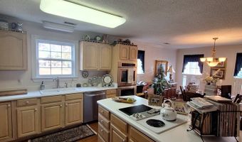 250 Weatherly Dr, Baxley, GA 31513