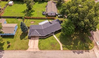 102 Highland Dr, Arkansas City, KS 67005