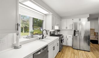 2601 S GREENVIEW St, Appleton, WI 54915