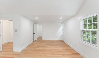 1575 MIDDLE Rd, East Greenwich, RI 02818